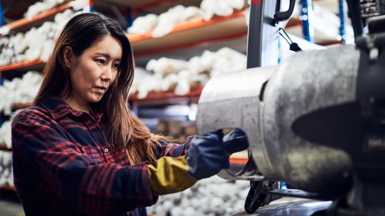 woman-mfg